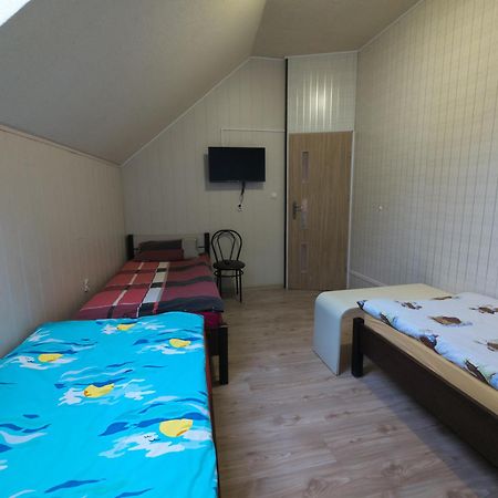 Pokoje Goscinne "U Karola" Pracownicze Ścinawa Exterior foto